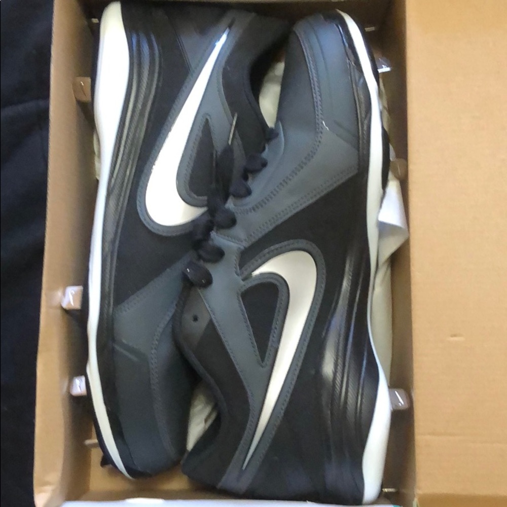 Brand new Nike mvp pro baseball cleats